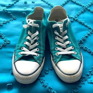 Women’s Converse. Teal. Size 8. Great condition!